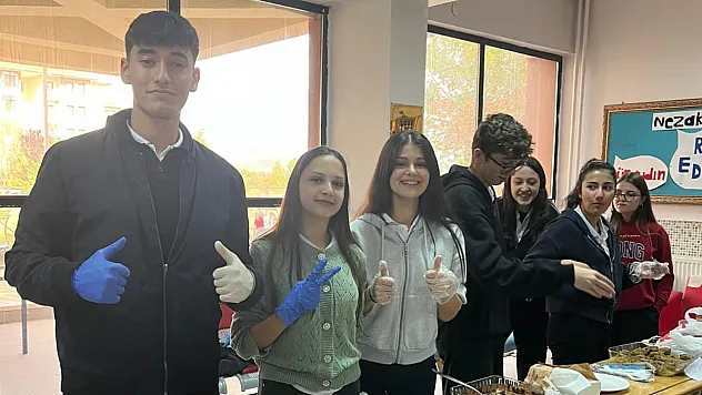 Gazze İçin Hayır Çarşısı Düzenlediler