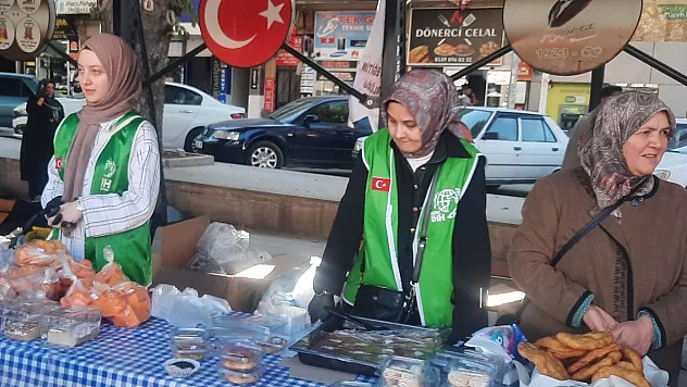 Gazze İçin Hayır Çarşısı Kurdular