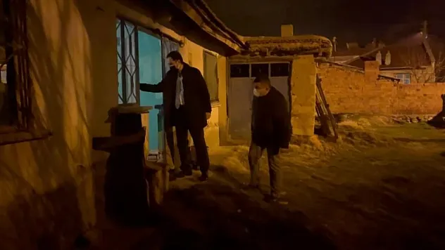 Gece vatandaşların kapılarına erzak bırakan kişi kaymakam çıktı