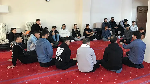 Gediz'deki Üniversite Gençlik Merkezi'nden Şanlıurfalı Gençlere Sıcak Karşılama