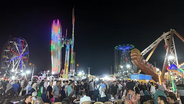 Gediz Tarhana Festivali'nde Lunapark Coşkusu