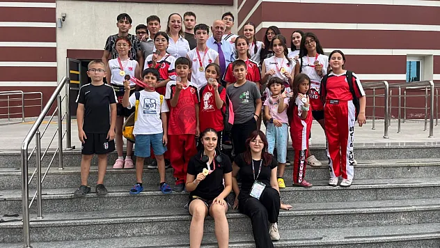 Gedizli Kick Boksçular Zafer Kupasından 12 Madalyayla Döndü