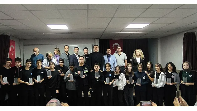 Geleceğe Güvenli Adım: 18 Öğrenci İle LGS Başarısı Taçlandırıldı
