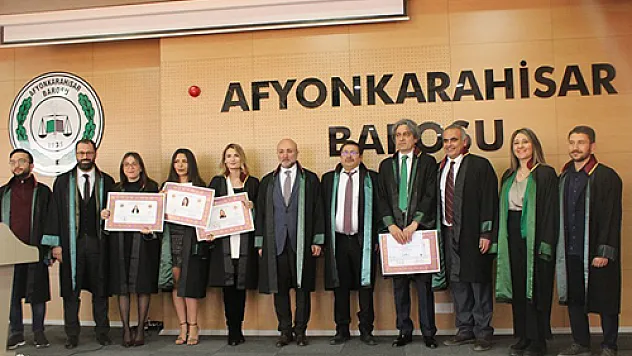 Genç avukatlar ruhsatlarını aldı
