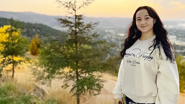 Genç Kız Sırra Kadem Bastı Afyon'da 16 Yaşındaki Eda'dan 2 Haftadır Haber Yok!