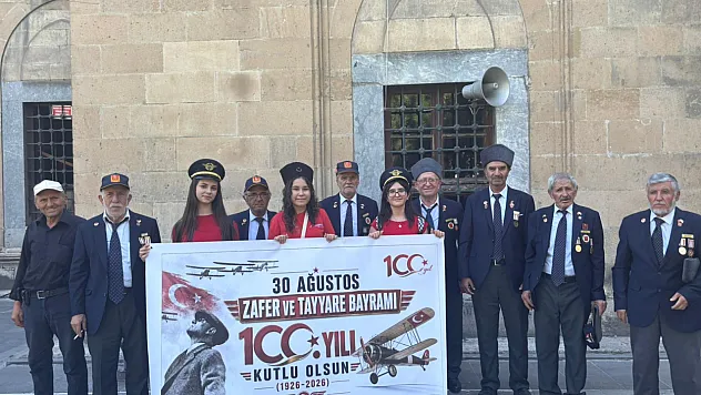 Genç Öğrenciler Tayyare Bayramı'nı Unutmadı