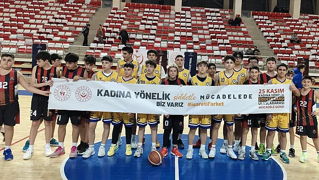 Genç Sporculardan Kadına Şiddetle İlgili Anlamlı Pankart