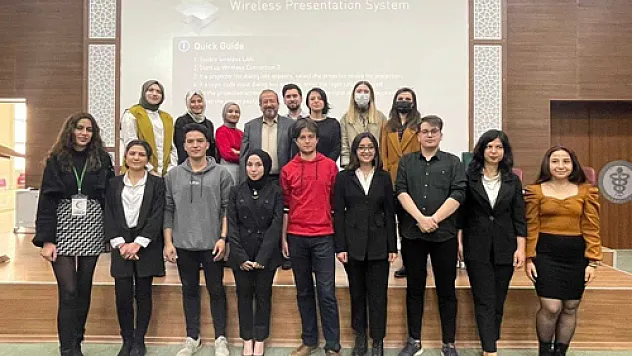 Genç Yeşilaycılar münazara  yeteneklerini  sergiledi