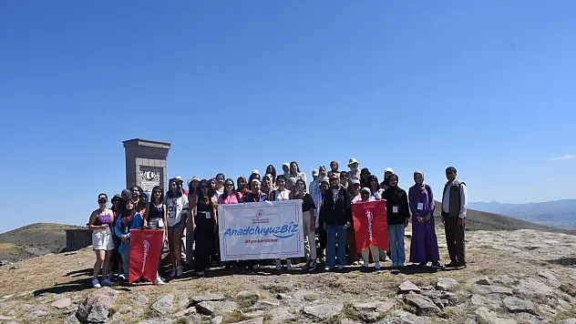 Gençler Afyon'u karış karış gezdi