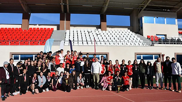 Gençler, Atletizm İçin Ter Döktü