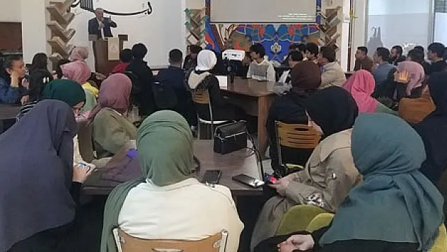Gençler İstanbul fethinin  yıldönümünü coşkuyla kutladı