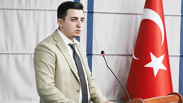 'Gençleri Siyasetin Merkezine Davet Ediyoruz'