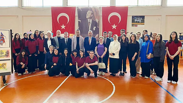 Gençlerin Resim Sergisi Beğenildi