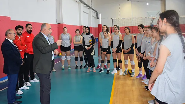Gençlik Spor Kulübü Voleybol Takımı Çalışmalarını Sürdürüyor