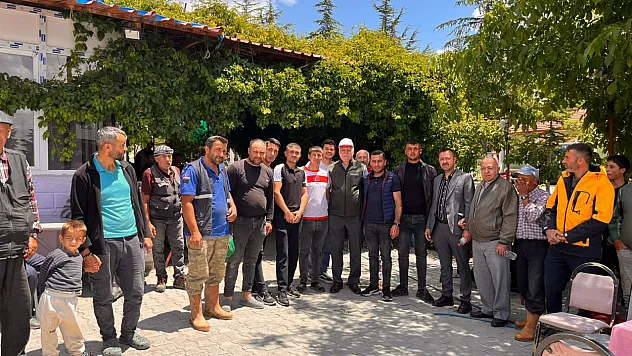 Genel Başkan Bayraktar, Köy Kahvehanesinde