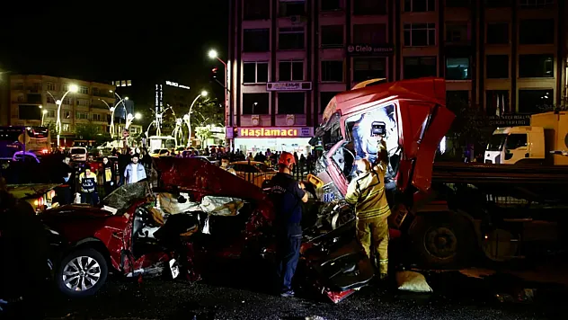 Giresun'da Tır İki Otomobili Biçti: 5 Ölü, 6 Yaralı