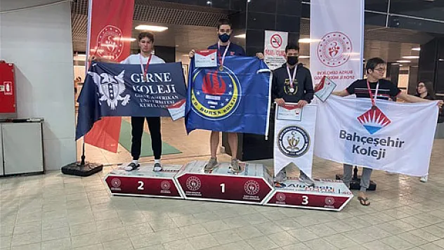 Girne Koleji öğrencisi 2. oldu