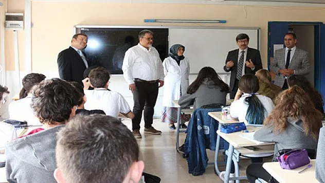 Gönüllü akademisyenler öğrencilere ders verecek