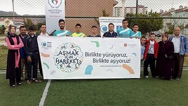 Gönüllü gençler engellilerle maç yaptı