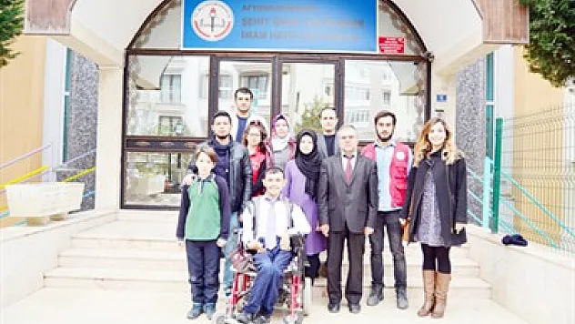 Gönüllü gençler kütüphane oluşturdu