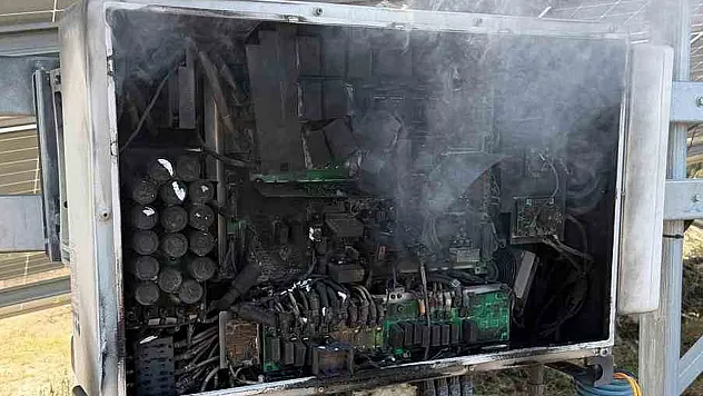 Güneş Enerji Santralindeki Trafo Alev Aldı, Yangın Otluk Alana Sıçradı