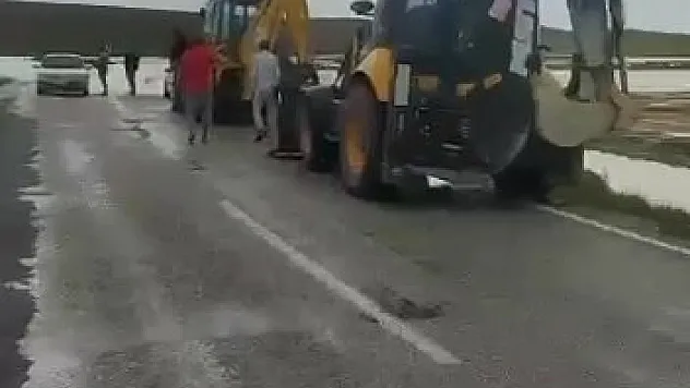 Günyüzü’nde sel sonrası karayolu ulaşıma kapandı