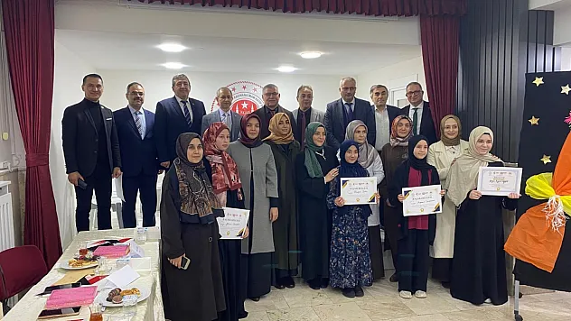 Hafizeler Kur'an-ı Güzel Okumak İçin Yarıştı