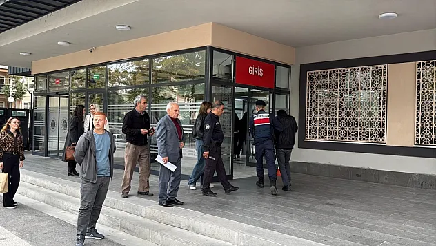 Hakim ve Savcı Kılığına Girdiler, Yakalandılar!