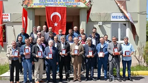 Hal esnafına 40 yıllık hatır plaketi