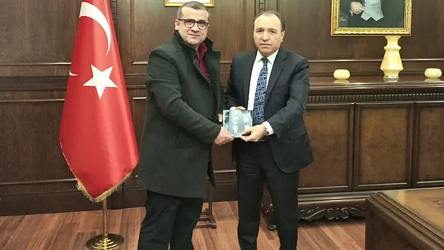 Hala Öğrenciyim Dedi, Rektör Karakaş'ı Ziyaret Etti
