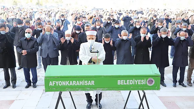 Halil Hoca dualarla uğurlandı