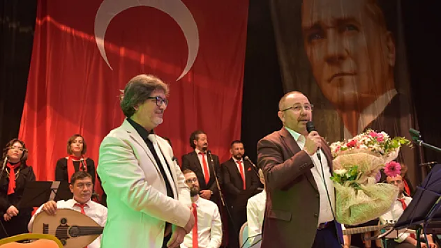 Halk Konsere Eşlik Etti