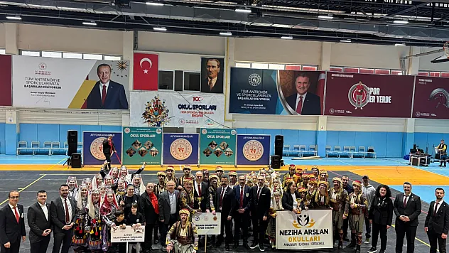 Halk Oyunları Yarışmasında Büyük Coşku