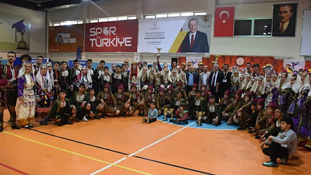 Halk oyunlarında hünerler sergilendi
