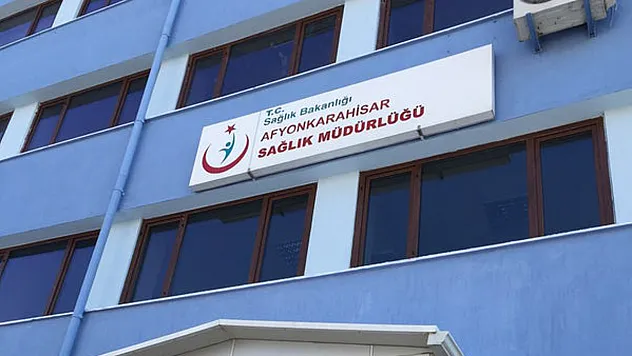 Hamile kadını kontrole kar patentli ambulansla gittiler