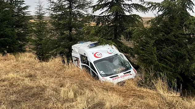Hasta Taşıyan Ambulans Kaza Yaptı: 3 Kişi Yaralandı