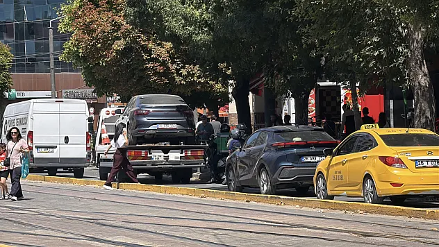 Hatalı Park, Cadde Trafiğini Kilitledi