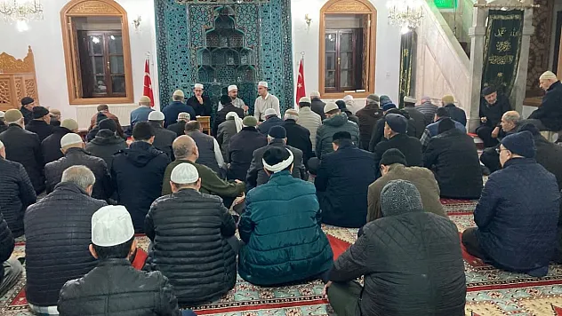 Hatimle Sabah Namazında Gönüller Buluştu