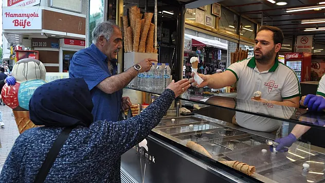 Havaların ısınmasıyla dondurma tezgahları renklendi