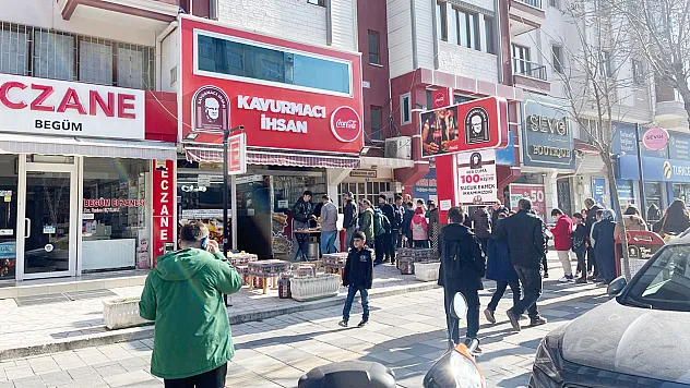 Her Cuma Sucuk Ekmek Ücretsiz