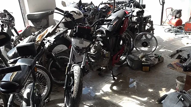Hırsızlar Motosikleti Çaldı, Tamirci Zan Altında Kaldı