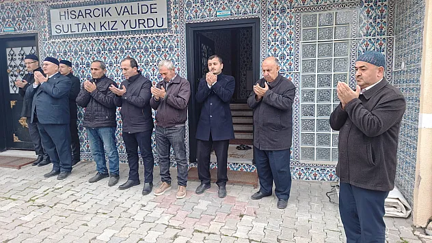 Hisarcık'ta Umre Kafilesi Dualarla Uğurlandı