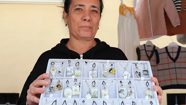 Hobi Olarak Başladı, Şimdi El Emeği Takı Sergiliyor