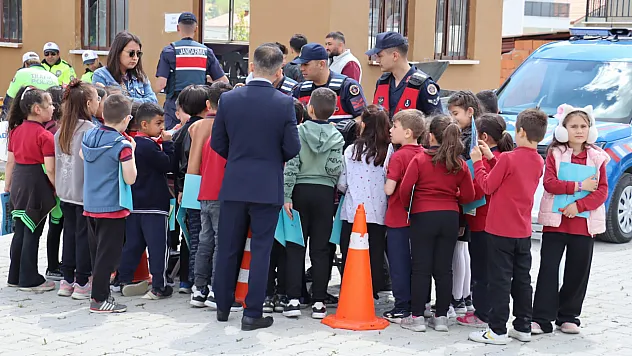 Hocalar'da Gençlik Haftası Festivalinde 700 Kişi Buluştu