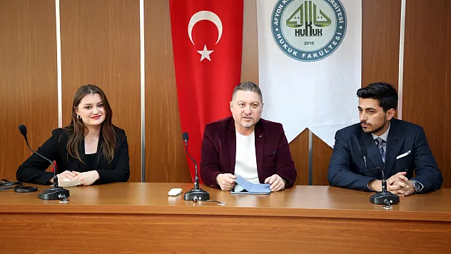 Hukuk Fakültesi Öğrencilerine İkaz: Artık İki Dil Aranıyor