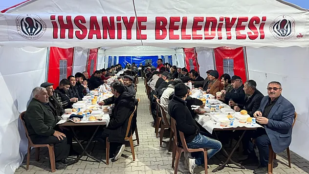 İhsaniye'de 1000 Kişilik İftar Sofrası Kuruldu