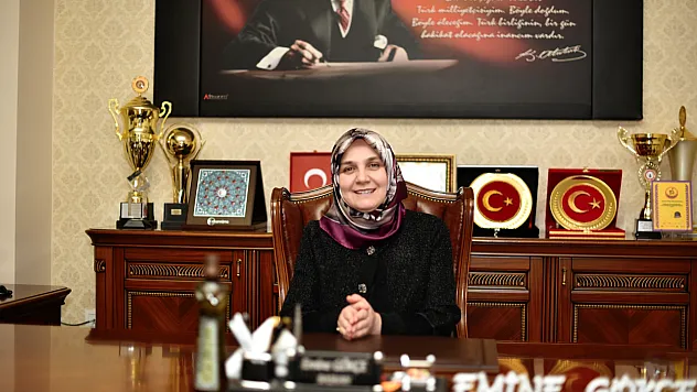 İhsaniye'de Teravih Sonrası Çaylar Belediye'nin İkramı