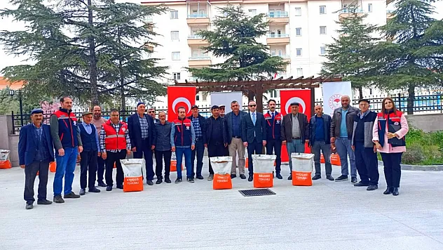 İhsaniye Ve İscehisar'da Üreticilere Tohum Dağıtıldı