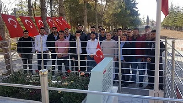 İhsaniyeli AK Gençler'den Şehit Halisdemir'e vefa