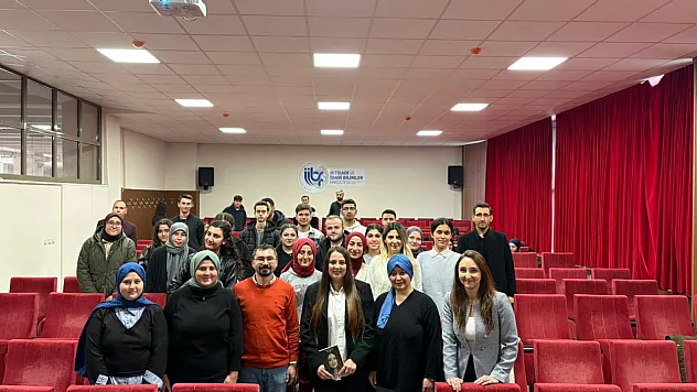 İİBF'de Mezunlar Konuşmaya Devam Ediyor 'Kendini Geliştirmek Proje Yazmaktan İbaret Değil'